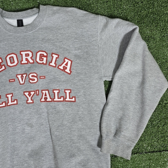 GILDAN | 'GEORGIA VS ALL YALL' GEORGIA BULLDOGS TEAM SPIRIT CREW NECK SWEATSHIRT - Picture 7 of 14